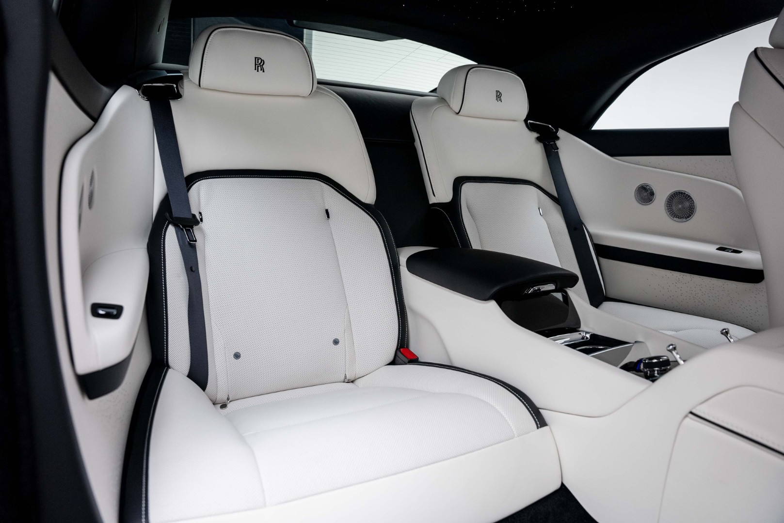 2025 ROLLS ROYCE SPECTRE. BESPOKE SOUND SYSTEM. IMMERSIVE SEATS. MAIN DEALER WARRANTY AND SERVICE.